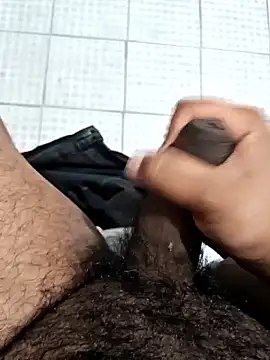 Snapshot of Gerardo31017 chatting on November 17, 2025, 6:19 am Gerardo31017 online show from November 17, 2025, 6:19 am