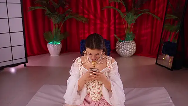 Snapshot of KittyCaitlin chatting on October 15, 2025, 5:24 pm KittyCaitlin online show from October 15, 2025, 5:24 pm