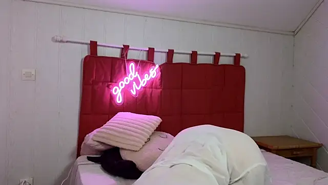 Snapshot of TiffanyDollxxx chatting on October 8, 2025, 8:50 pm TiffanyDollxxx online show from October 8, 2025, 8:50 pm