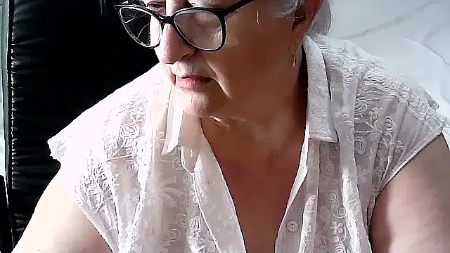 Snapshot of LolkaAlyss chatting on February 18, 2025, 1:11 pm LolkaAlyss online show from February 18, 2025, 1:11 pm