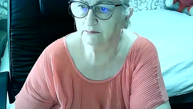 Snapshot of LolkaAlyss chatting on February 19, 2025, 10:34 am LolkaAlyss online show from February 19, 2025, 10:34 am