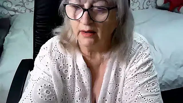 Snapshot of LolkaAlyss chatting on February 19, 2025, 5:16 pm LolkaAlyss online show from February 19, 2025, 5:16 pm