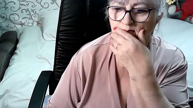 Snapshot of LolkaAlyss chatting on February 20, 2025, 6:57 pm LolkaAlyss online show from February 20, 2025, 6:57 pm