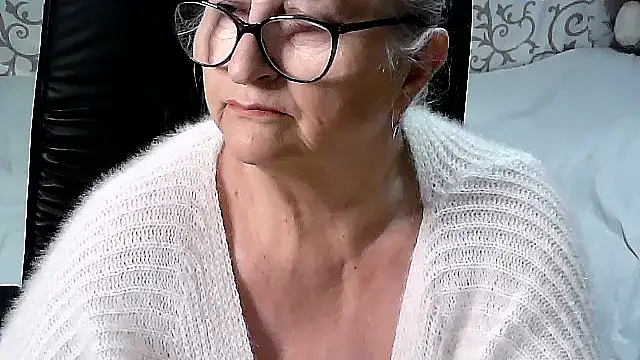 Snapshot of LolkaAlyss chatting on February 25, 2025, 11:33 pm LolkaAlyss online show from February 25, 2025, 11:33 pm