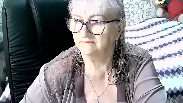 Snapshot of LolkaAlyss chatting on March 8, 2025, 9:40 pm LolkaAlyss online show from March 8, 2025, 9:40 pm