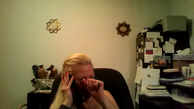 Snapshot of XTRAHORNYONE chatting on October 11, 2025, 4:12 am XTRAHORNYONE online show from October 11, 2025, 4:12 am