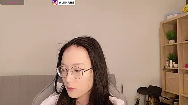 Snapshot of aliiiiiina chatting on January 16, 2025, 6:37 pm aliiiiiina online show from January 16, 2025, 6:37 pm