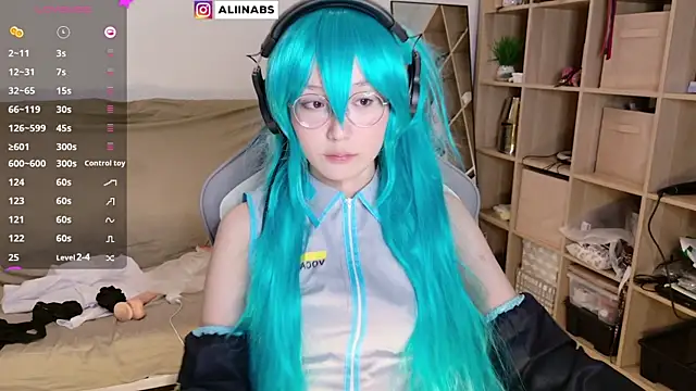 Snapshot of aliiiiiina chatting on March 6, 2025, 4:49 pm aliiiiiina online show from March 6, 2025, 4:49 pm