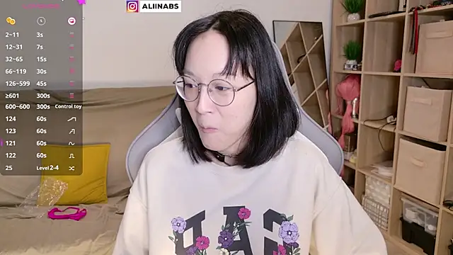 Snapshot of aliiiiiina chatting on March 20, 2025, 10:29 pm aliiiiiina online show from March 20, 2025, 10:29 pm