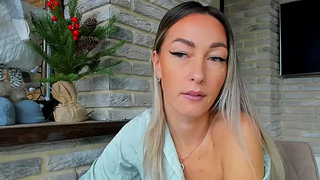 Snapshot of StarryHanna chatting on November 9, 2025, 8:23 am StarryHanna online show from November 9, 2025, 8:23 am