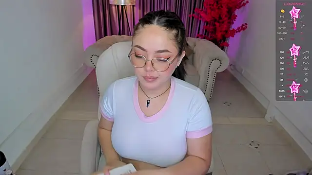 Snapshot of emmy_walker chatting on February 16, 2025, 11:16 am emmy walker online show from February 16, 2025, 11:16 am