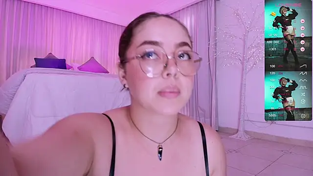 Snapshot of emmy_walker chatting on February 22, 2025, 1:57 pm emmy walker online show from February 22, 2025, 1:57 pm