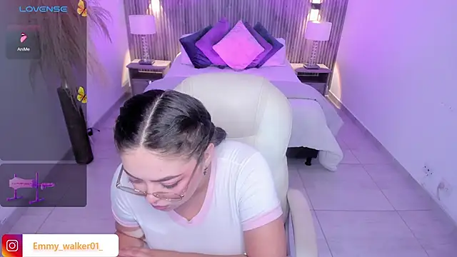 Snapshot of emmy_walker chatting on October 6, 2025, 11:07 am emmy walker online show from October 6, 2025, 11:07 am