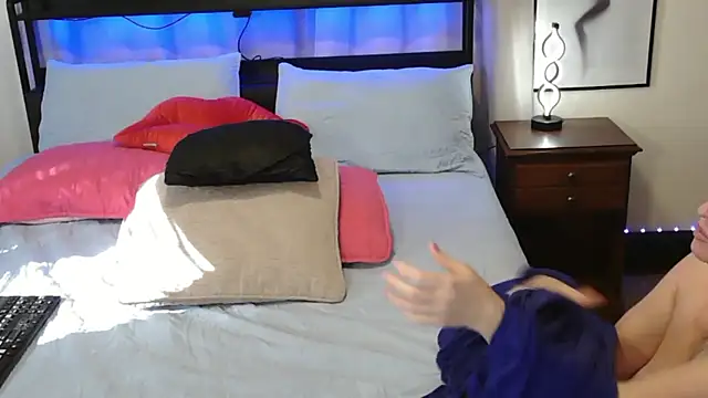 Snapshot of HollieBim chatting on December 3, 2024, 6:17 pm HollieBim online show from December 3, 2024, 6:17 pm