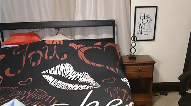 Snapshot of HollieBim chatting on December 9, 2024, 3:11 pm HollieBim online show from December 9, 2024, 3:11 pm