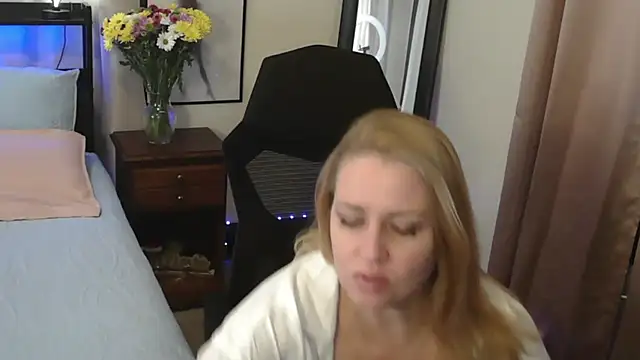 Snapshot of HollieBim chatting on January 9, 2025, 3:55 pm HollieBim online show from January 9, 2025, 3:55 pm