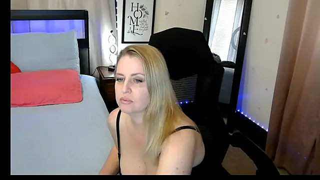 Snapshot of HollieBim chatting on March 21, 2025, 2:51 pm HollieBim online show from March 21, 2025, 2:51 pm