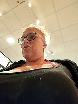 winniess40 online show from February 11, 2025, 11:43 am