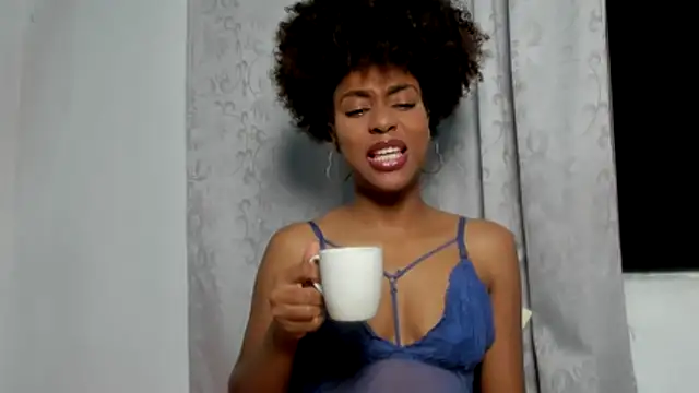 thaimy  online show from October 31, 2025, 12:22 am