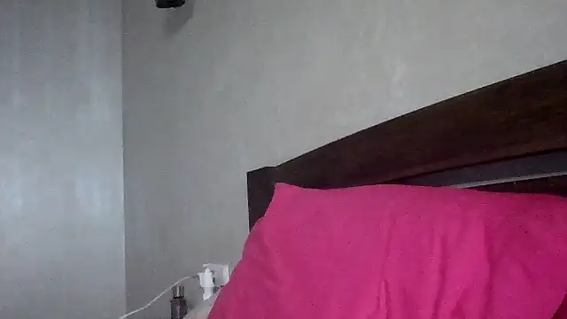 Snapshot of JulianaGold1 chatting on September 17, 2025, 6:53 pm JulianaGold1 online show from September 17, 2025, 6:53 pm