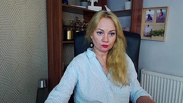 KayaMagic online show from November 17, 2025, 5:52 pm