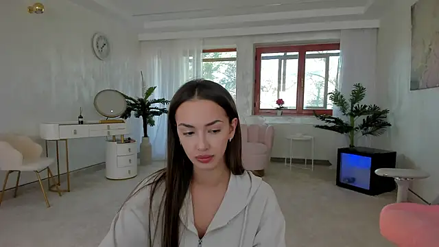 TiffanyHouston  online show from January 19, 2025, 8:18 am