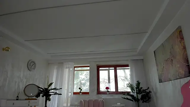 TiffanyHouston  online show from February 27, 2025, 7:01 am