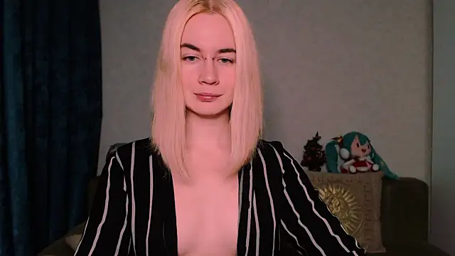 xxxcharismaaa online show from January 19, 2025, 5:05 am