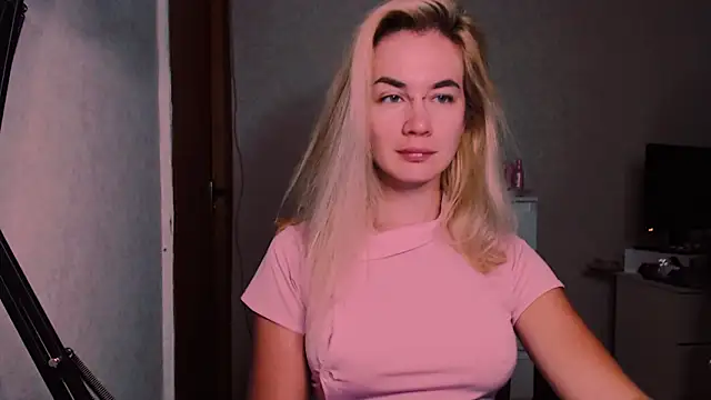 xxxcharismaaa online show from September 16, 2025, 3:40 am