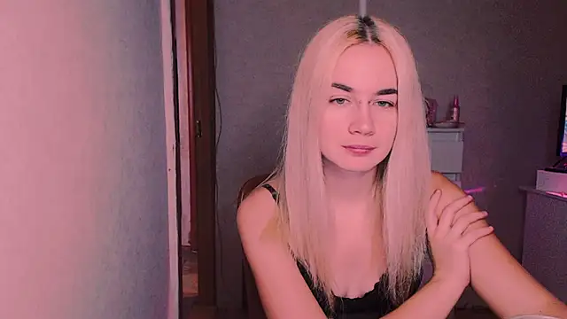 xxxcharismaaa online show from October 27, 2025, 7:40 pm