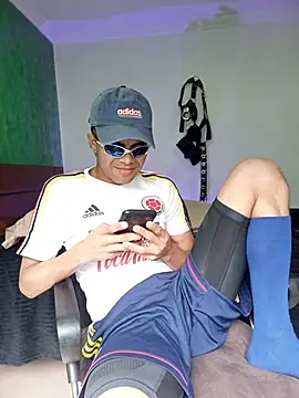 pinedasex777 online show from November 16, 2025, 2:33 pm