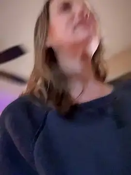 MaiseKnox online show from December 4, 2024, 10:41 pm