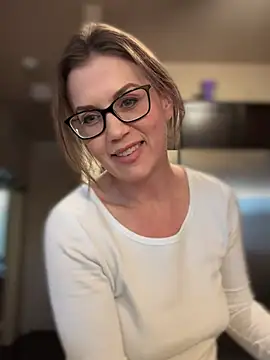 MaiseKnox online show from December 5, 2024, 11:18 pm