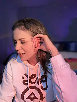 MaiseKnox online show from December 7, 2024, 12:08 am