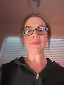 MaiseKnox online show from January 22, 2025, 12:16 am