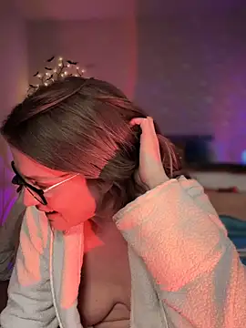 MaiseKnox online show from February 8, 2025, 4:36 am