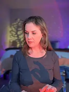 MaiseKnox online show from February 11, 2025, 10:18 pm