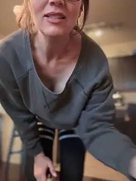 MaiseKnox online show from March 8, 2025, 12:44 am