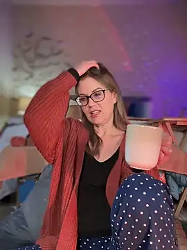 MaiseKnox online show from March 16, 2025, 11:57 pm