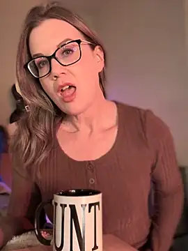 MaiseKnox online show from October 14, 2025, 10:10 pm