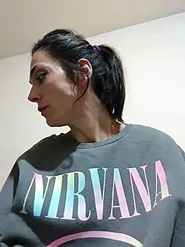 JoLeNe27 online show from November 4, 2025, 5:23 pm