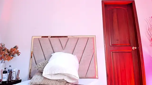 Snapshot of AGATHAA_WHITE chatting on March 14, 2025, 2:52 pm AGATHAA WHITE online show from March 14, 2025, 2:52 pm