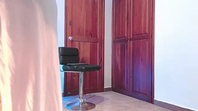 Snapshot of AGATHAA_WHITE chatting on November 21, 2025, 11:53 am AGATHAA WHITE online show from November 21, 2025, 11:53 am