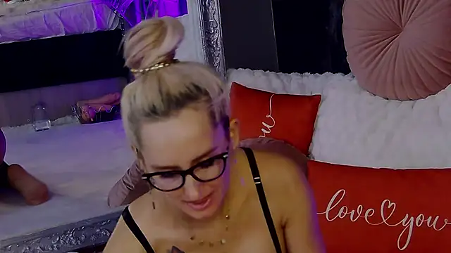 IsabelleEthan online show from October 7, 2025, 1:14 am