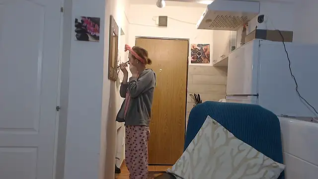 simyhvn online show from February 26, 2025, 5:09 am