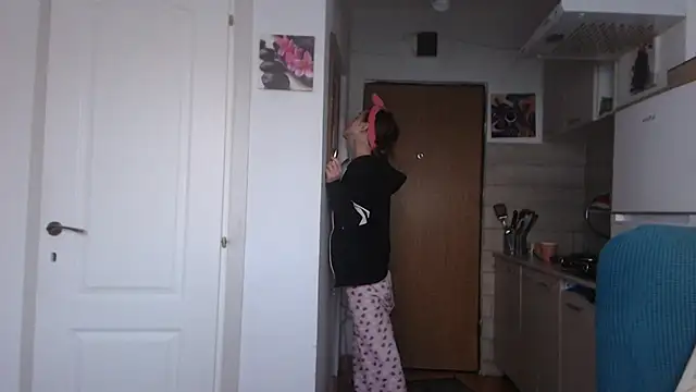 simyhvn online show from March 10, 2025, 5:11 am