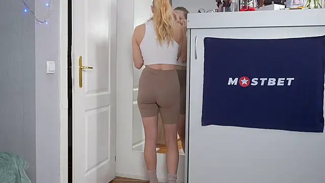 Snapshot of foxeslovefoxes chatting on January 26, 2025, 1:36 pm foxeslovefoxes online show from January 26, 2025, 1:36 pm