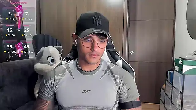 Snapshot of Alessandro_Vanni chatting on October 28, 2025, 2:15 am Alessandro Vanni online show from October 28, 2025, 2:15 am