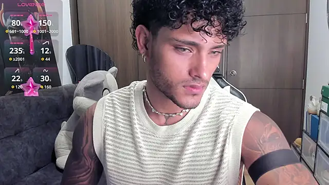 Snapshot of Alessandro_Vanni chatting on November 8, 2025, 2:34 am Alessandro Vanni online show from November 8, 2025, 2:34 am