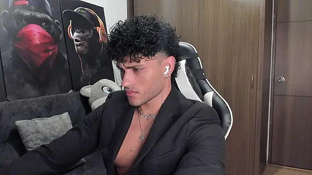 Snapshot of Alessandro_Vanni chatting on November 18, 2025, 1:11 am Alessandro Vanni online show from November 18, 2025, 1:11 am